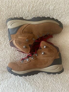 Columbia Women's Newton Ridge Plus Waterproof Amped Hiking Boot
